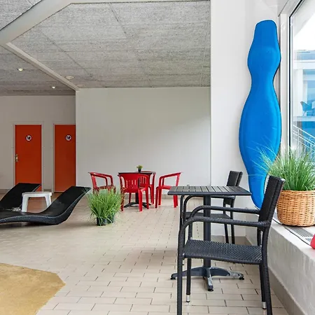 Apartment Xvi *